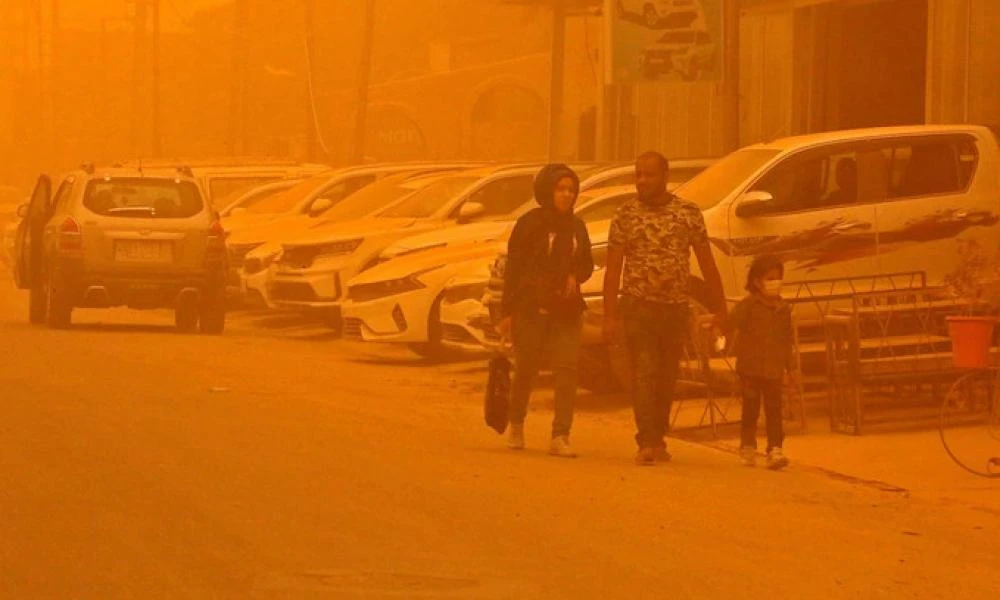 Συναγερμός στη Βρετανία: Τι είναι η «βροχή αίματος»–Πότε θα χτυπήσει